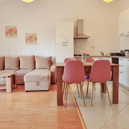 Apartment Nora Near The Beach Пула Екстериор снимка