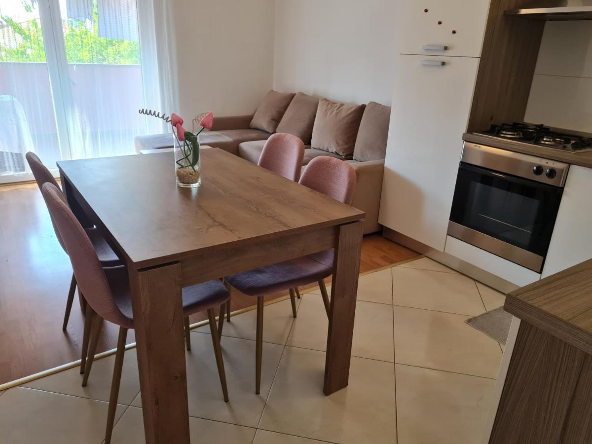Apartment Nora Near The Beach Пула Екстериор снимка