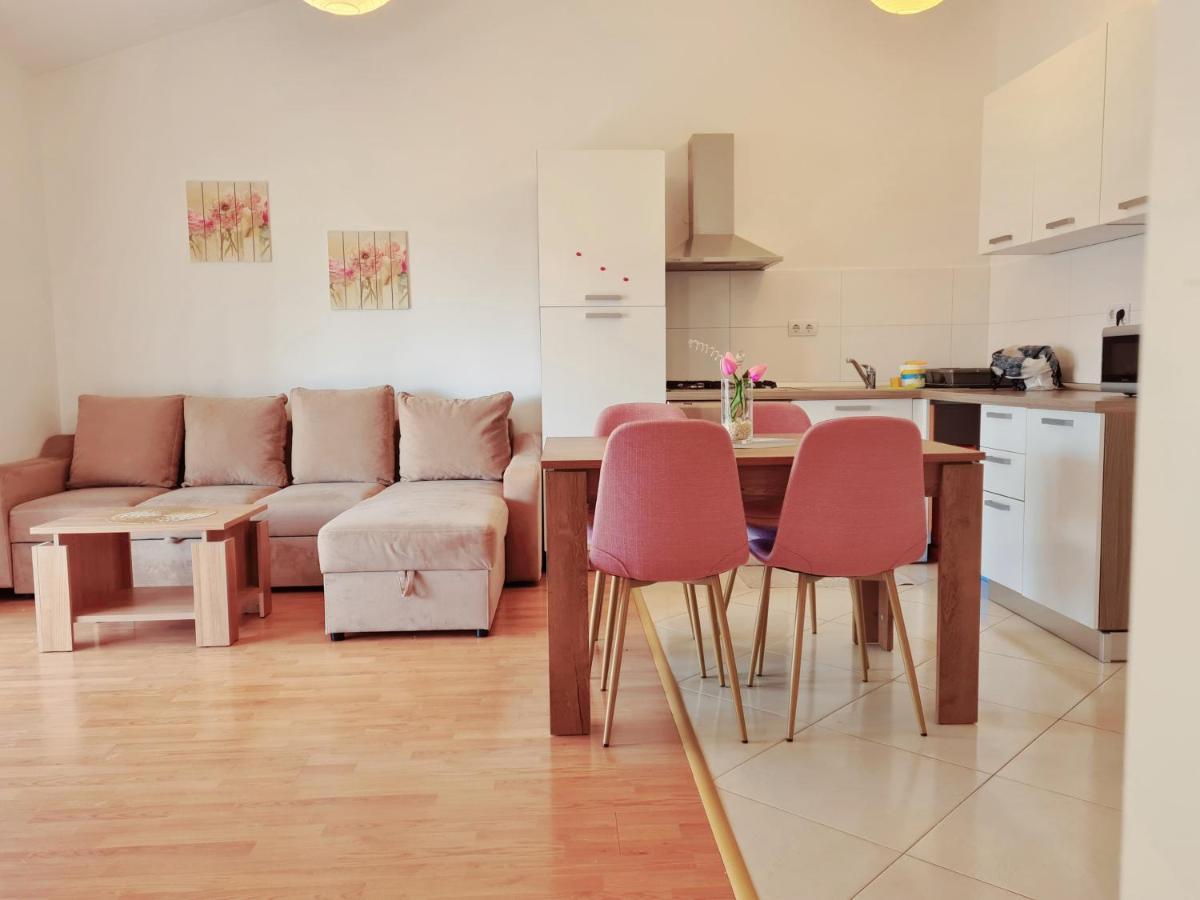 Apartment Nora Near The Beach Пула Екстериор снимка