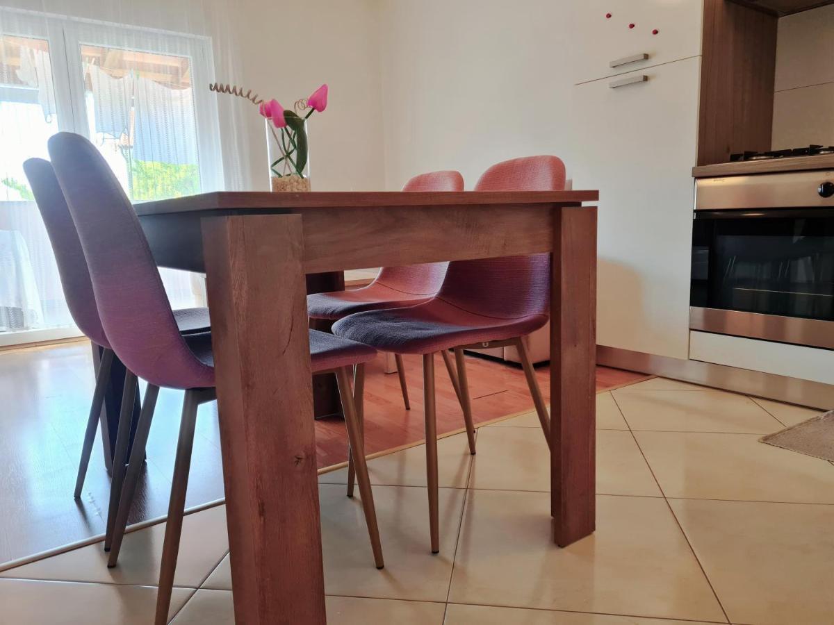 Apartment Nora Near The Beach Пула Екстериор снимка